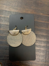 Load image into Gallery viewer, Wood Disk Earring