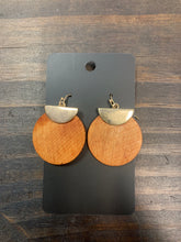 Load image into Gallery viewer, Wood Disk Earring