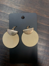 Load image into Gallery viewer, Wood Disk Earring