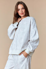 Load image into Gallery viewer, Leaf Print Fleece Sweatshirt
