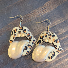 Load image into Gallery viewer, Animal Print Lips Earring